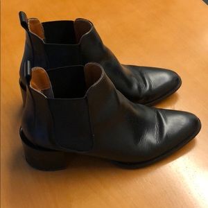 Everlane Chelsea boot